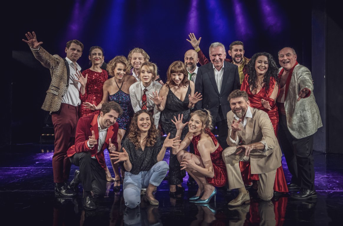 Zespół spektaklu Bagatela Śpiewa w reż. Krzysztofa Materny